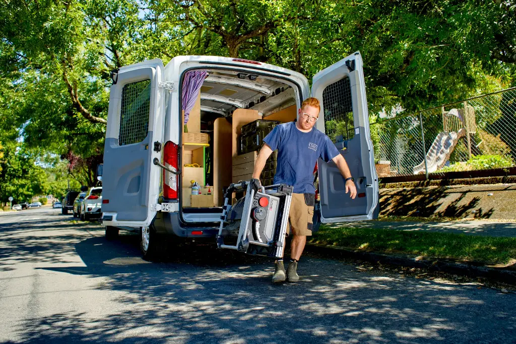 sawstop_compacttablesaw_lifestyle 3-compact and portable.webp