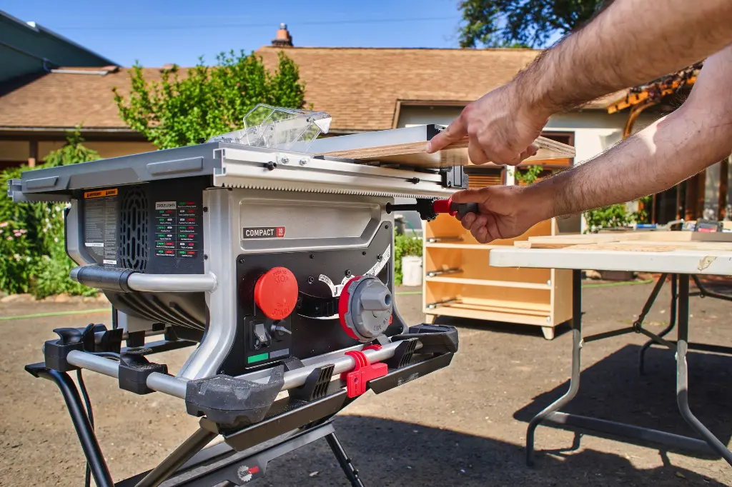 sawstop_compacttablesaw_lifestyle 6.webp
